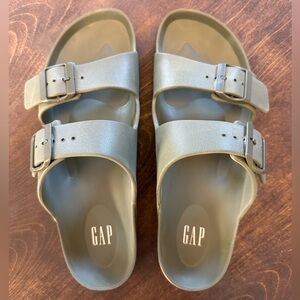 Gap faux Birkenstocks olive 💚